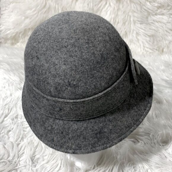 WOOL Felt hat one button detail gray like new - Picture 4 of 9